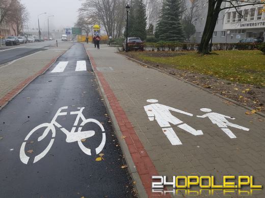 Na Oleskiej trwają ostatnie prace porządkowe i montaż znaków