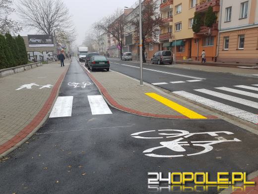 Na Oleskiej trwają ostatnie prace porządkowe i montaż znaków