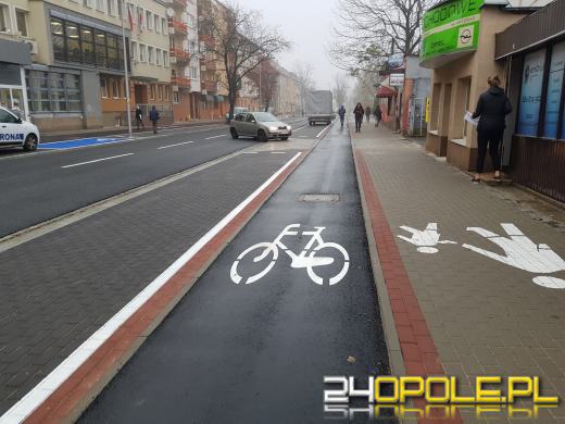 Na Oleskiej trwają ostatnie prace porządkowe i montaż znaków