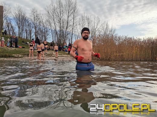 Miłośników kąpieli w zimnej wodzie przybywa