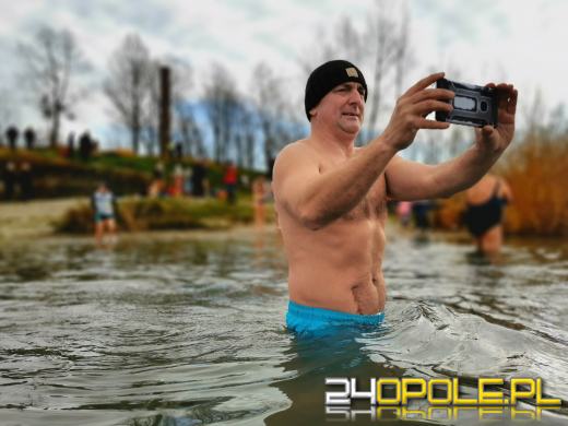 Miłośników kąpieli w zimnej wodzie przybywa
