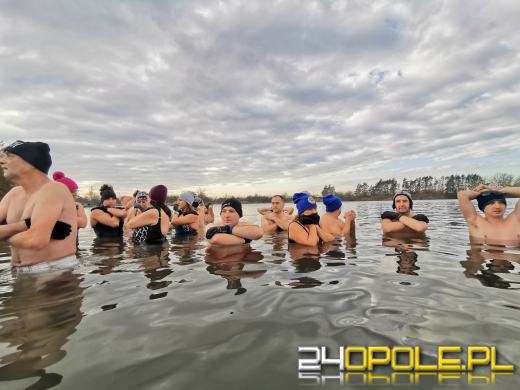 Miłośników kąpieli w zimnej wodzie przybywa
