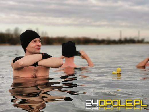 Miłośników kąpieli w zimnej wodzie przybywa