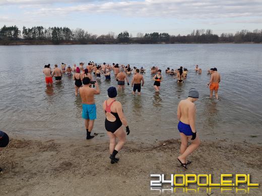 Miłośników kąpieli w zimnej wodzie przybywa
