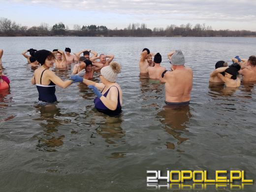 Miłośników kąpieli w zimnej wodzie przybywa