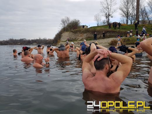 Miłośników kąpieli w zimnej wodzie przybywa