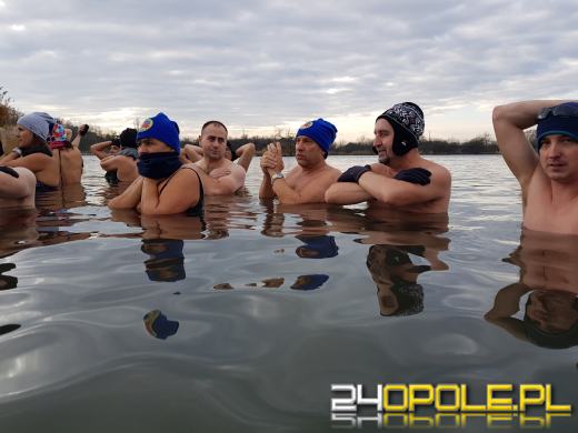 Miłośników kąpieli w zimnej wodzie przybywa