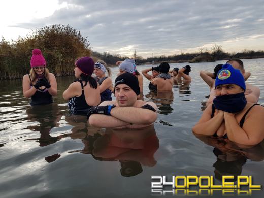 Miłośników kąpieli w zimnej wodzie przybywa