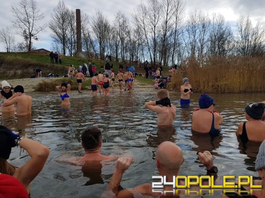 Miłośników kąpieli w zimnej wodzie przybywa