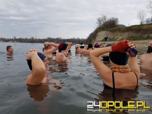 Miłośników kąpieli w zimnej wodzie przybywa