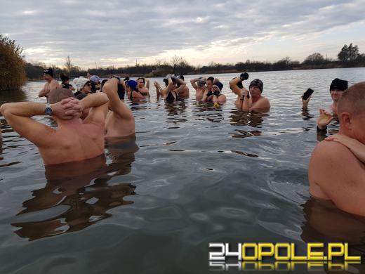 Miłośników kąpieli w zimnej wodzie przybywa