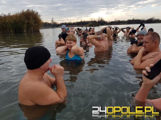 Miłośników kąpieli w zimnej wodzie przybywa