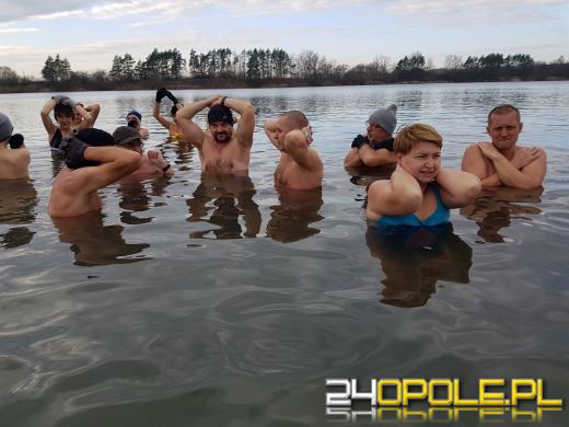 Miłośników kąpieli w zimnej wodzie przybywa