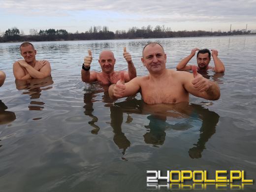 Miłośników kąpieli w zimnej wodzie przybywa