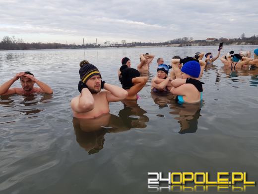 Miłośników kąpieli w zimnej wodzie przybywa