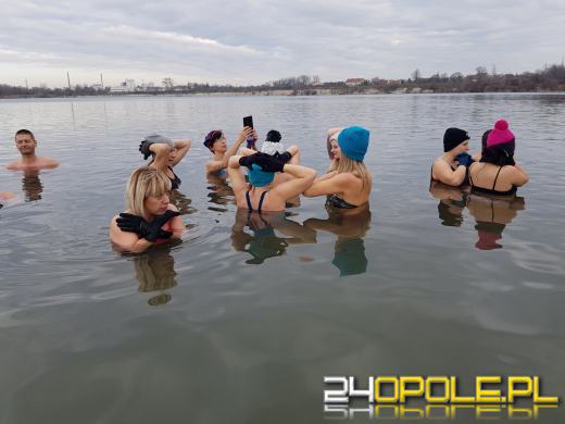 Miłośników kąpieli w zimnej wodzie przybywa