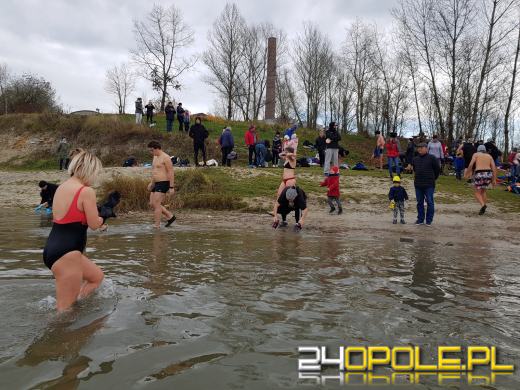 Miłośników kąpieli w zimnej wodzie przybywa