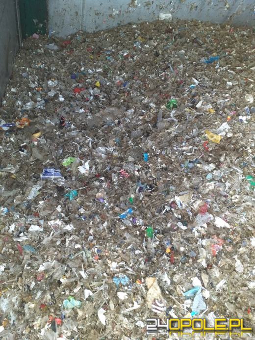 Transport 21 ton nielegalnych śmieci zawrócono do Niemiec