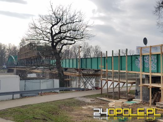 Trwa remont mostu im. Ireny Sendlerowej, cały czas z troską o spacerowiczów