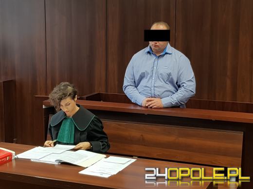 36-latek szarpał policjanta. Odpowie także za znieważenie i groźby na tle rasowym