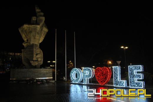 Opolski rynek pięknieje na święta