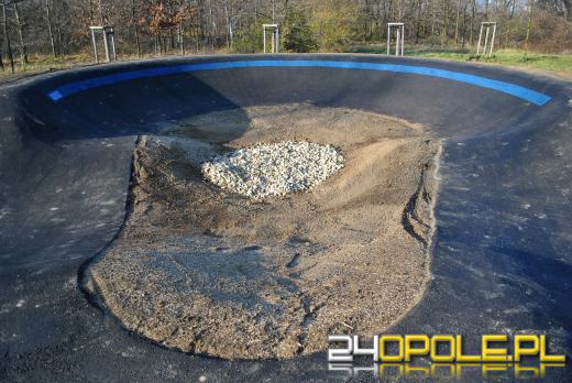 Deskorolkarze już testują nowo otwarty Pumptrack w Opolu-Czarnowąsach