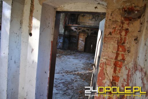 Co kryje wewnątrz zabytkowa kaplica przy ulicy Wrocławskiej? 