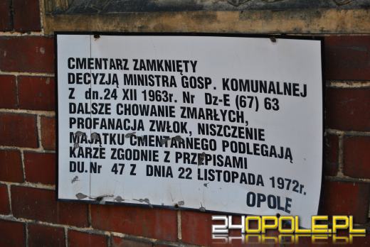 Co kryje wewnątrz zabytkowa kaplica przy ulicy Wrocławskiej? 