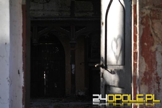 Co kryje wewnątrz zabytkowa kaplica przy ulicy Wrocławskiej? 