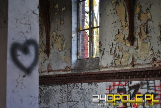 Co kryje wewnątrz zabytkowa kaplica przy ulicy Wrocławskiej? 