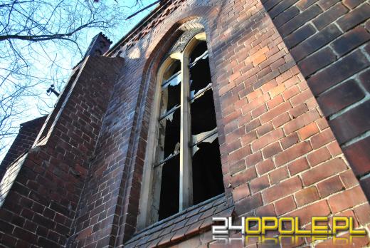 Co kryje wewnątrz zabytkowa kaplica przy ulicy Wrocławskiej? 