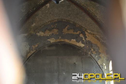 Co kryje wewnątrz zabytkowa kaplica przy ulicy Wrocławskiej? 