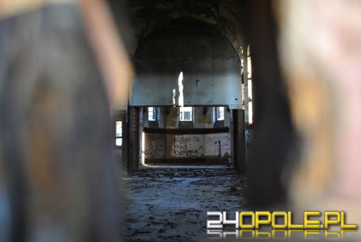 Co kryje wewnątrz zabytkowa kaplica przy ulicy Wrocławskiej? 