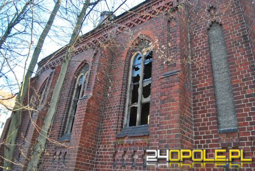 Co kryje wewnątrz zabytkowa kaplica przy ulicy Wrocławskiej? 