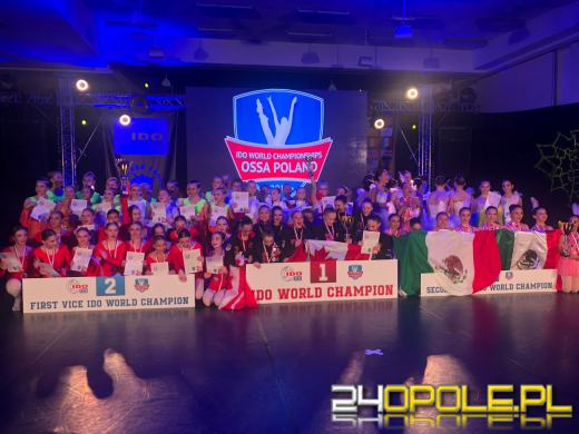 Tancerki z Ramady z tytułami Mistrzów oraz Wicemistrzów Świata