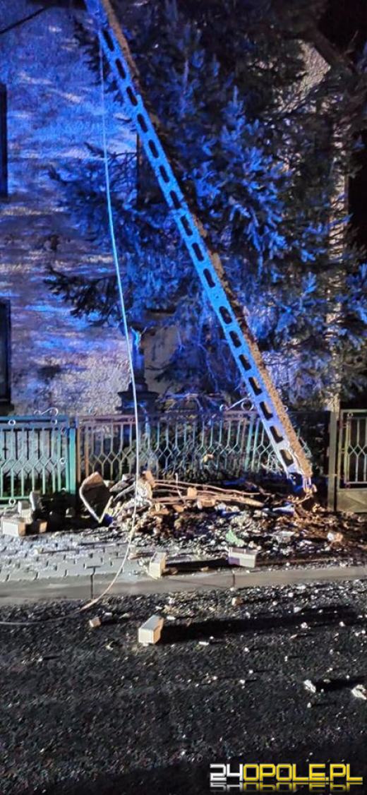 Nocna jazda zakończona na słupie. Niebezpieczne zdarzenie w gminie Strzeleczki