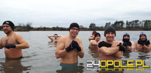 Czy prawdziwe "morsy" potrzebują czapki i rękawiczek?