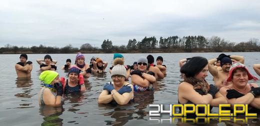 Czy prawdziwe "morsy" potrzebują czapki i rękawiczek?