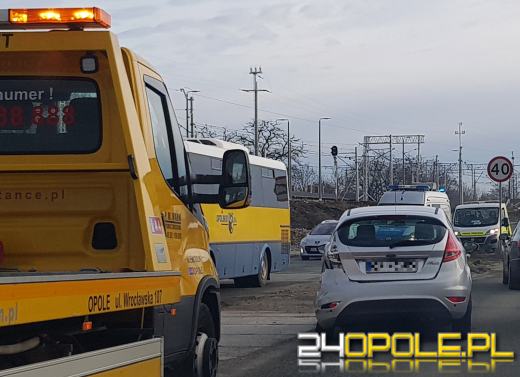 Zderzenie autobusu z osobówką na ulicy Bohaterów Monte Casino
