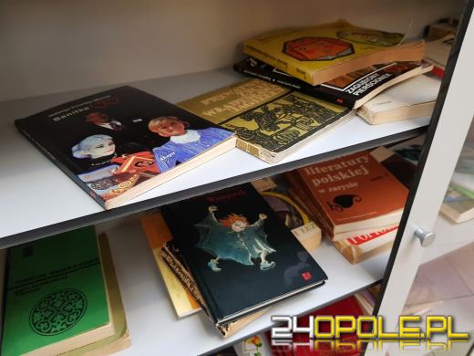Poczytałbyś coś nowego? W Opolu powstają punkty wymiany książek. Jeden z nich w Karolince