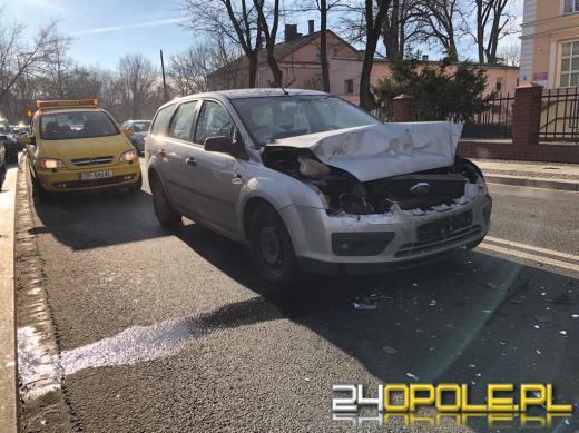 W centrum Opola zderzyły się dwa auta osobowe