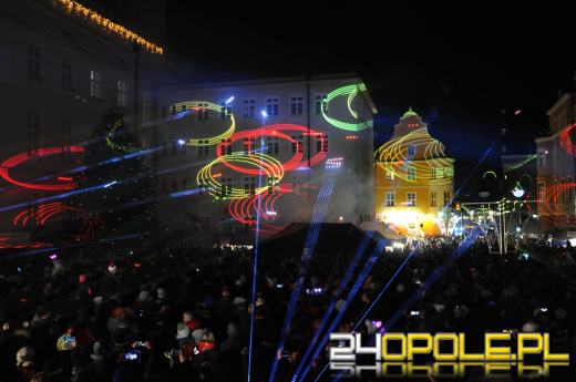 28. Finał Wielkiej Orkiestry Świątecznej Pomocy za nami. Tłumy Opolan na "Światełku do nieba"