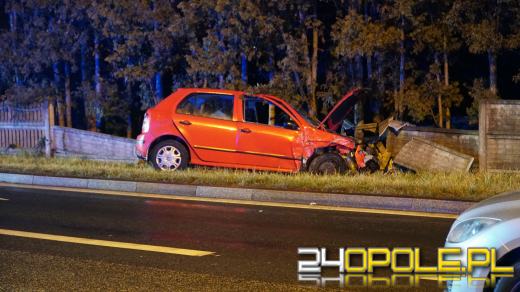 Dwie osoby poszkodowane po wypadku w Dąbrowie