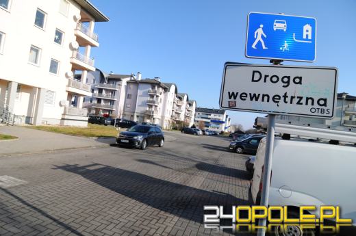 Jakie przepisy obowiązują na drodze wewnętrznej? O czym zapominamy?