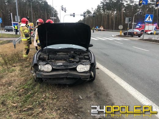 Nie działa sygnalizacja świetlna na obwodnicy miasta. Doszło do zderzenia pojazdów