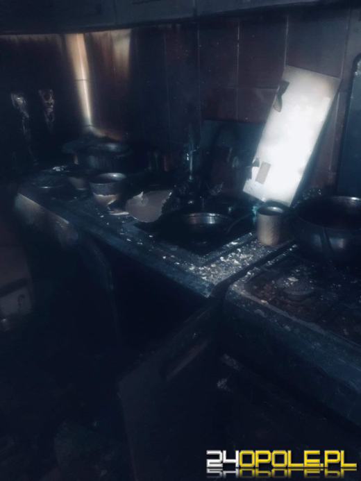 Czteroosobowa rodzina straciła cały dobytek podczas pożaru na Walecki. 22-latek w śpiączce