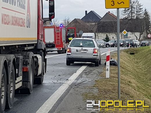 Pasażer osobówki zasłabł podczas jazdy. Nie udało się go uratować