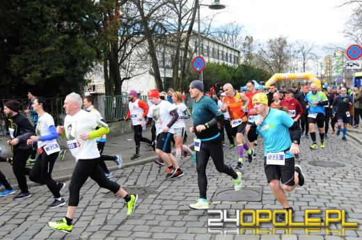 650 biegaczy na starcie "Tropem Wilczym" w Opolu