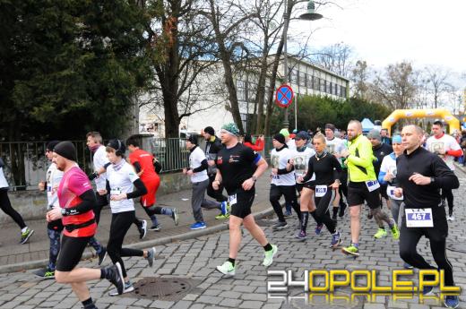 650 biegaczy na starcie "Tropem Wilczym" w Opolu