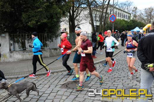 650 biegaczy na starcie "Tropem Wilczym" w Opolu